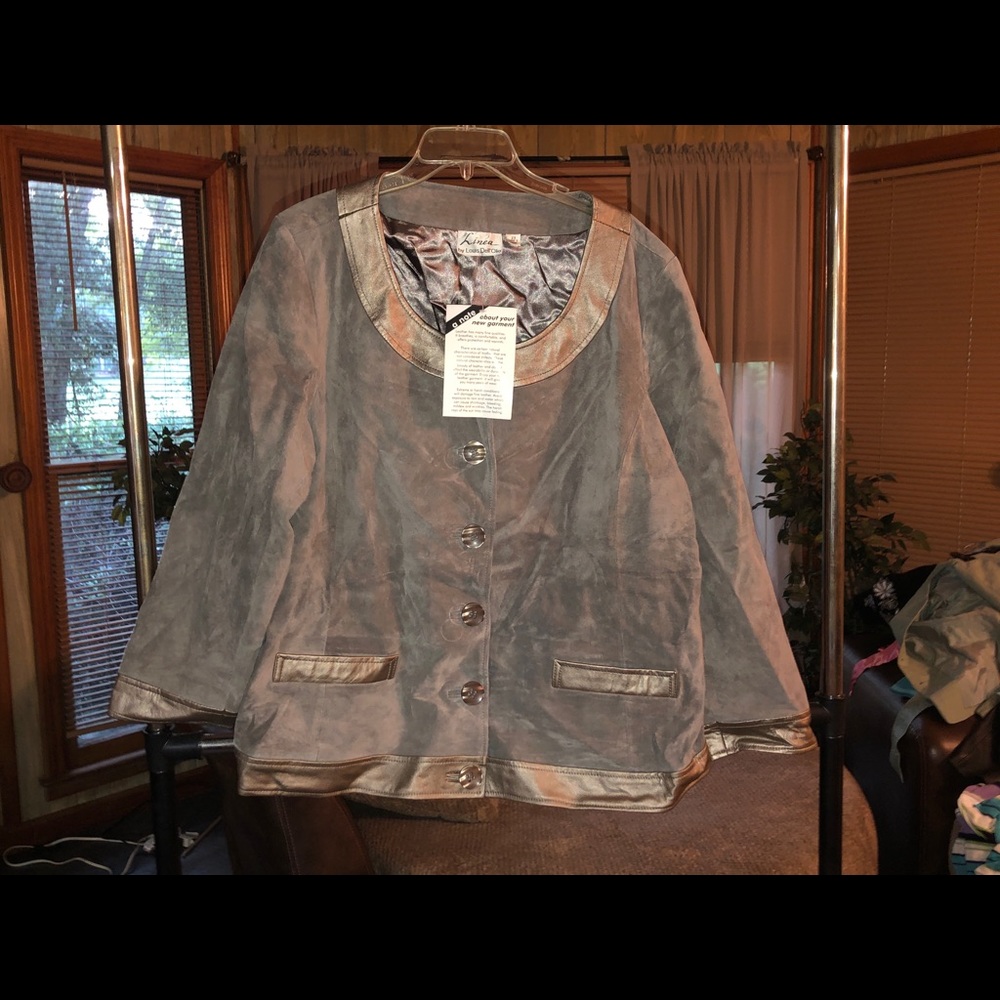 Linea by Louis Dell'Oleo Genuine Suede Beige New